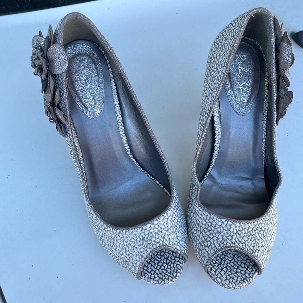 Woman's heels size 8 1/2. Ruby shoo. Brand new. 3" heel